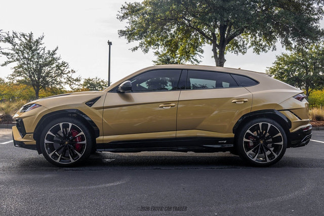 Used 2024 Lamborghini Urus S AWD/4WD image 3