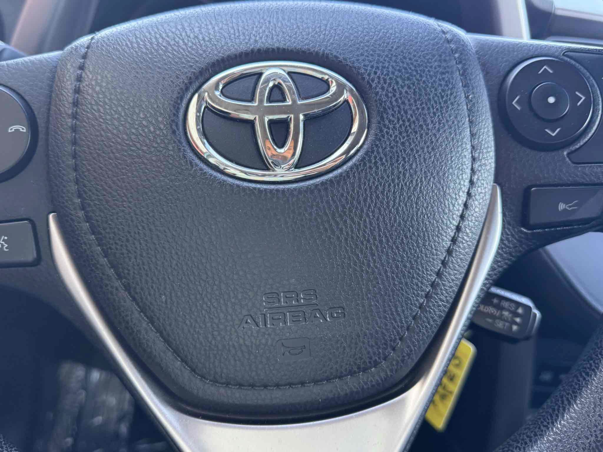 Used 2018 Toyota RAV4 LE w/ All Weather Liner Package FWD image 32