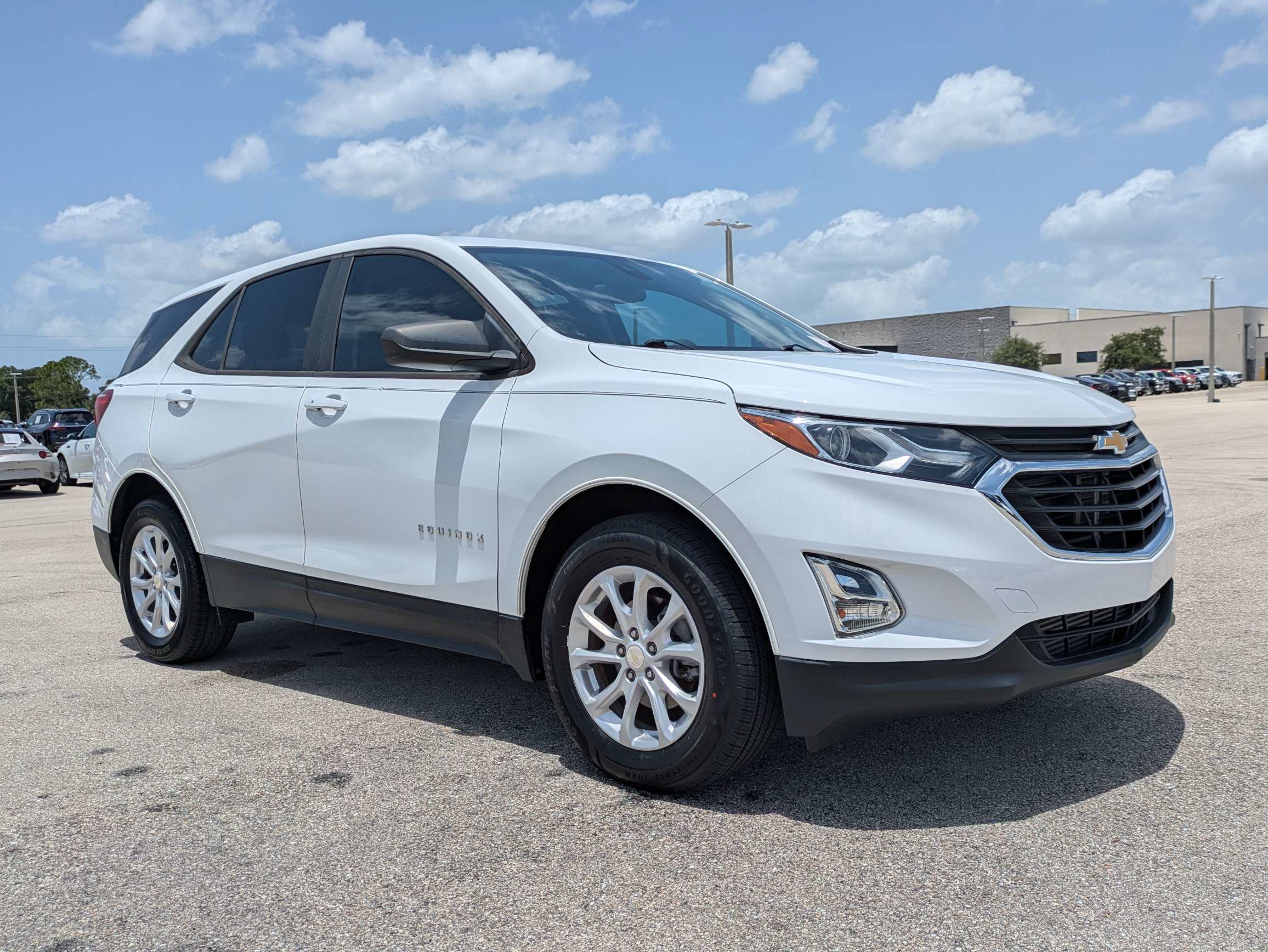 Used 2020 Chevrolet Equinox LS FWD image 2