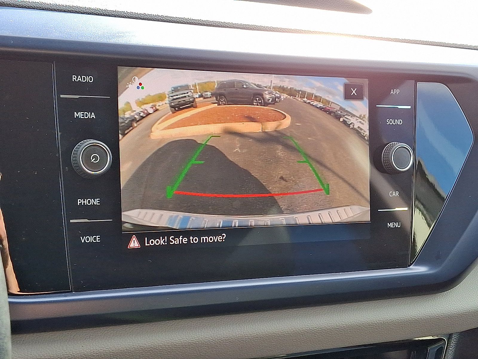 Used 2023 Volkswagen Taos SE w/ Black Wheel Package image 17