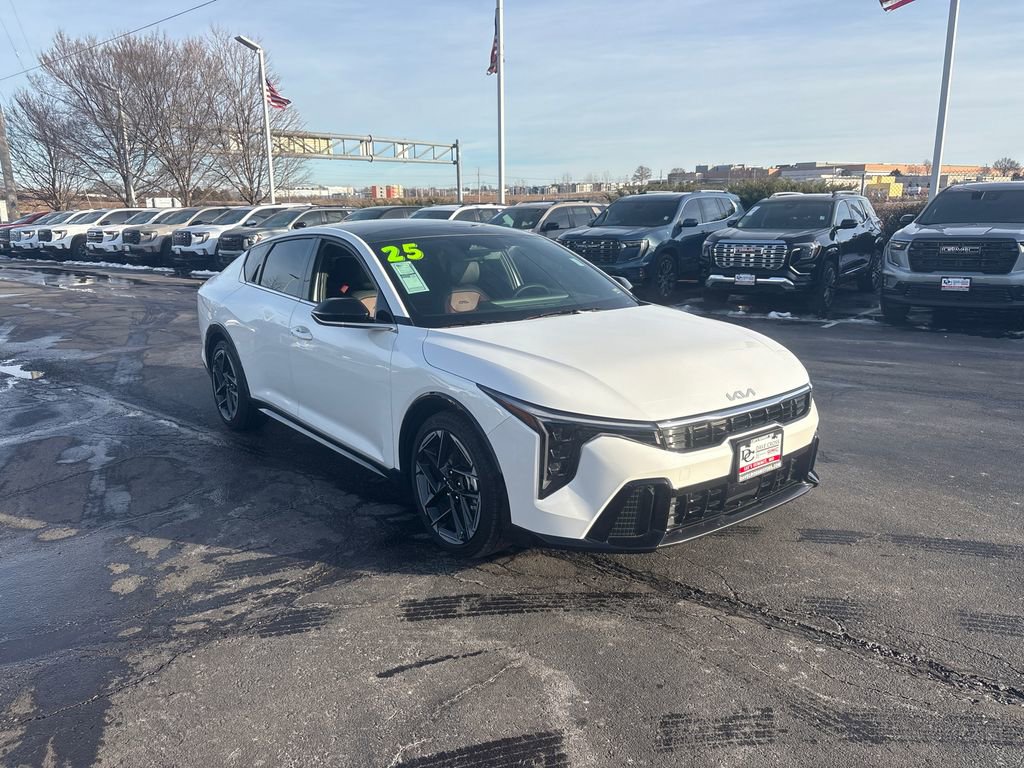 Used 2025 Kia K4 GT-Line w/ GT-Line Premium Package image 3