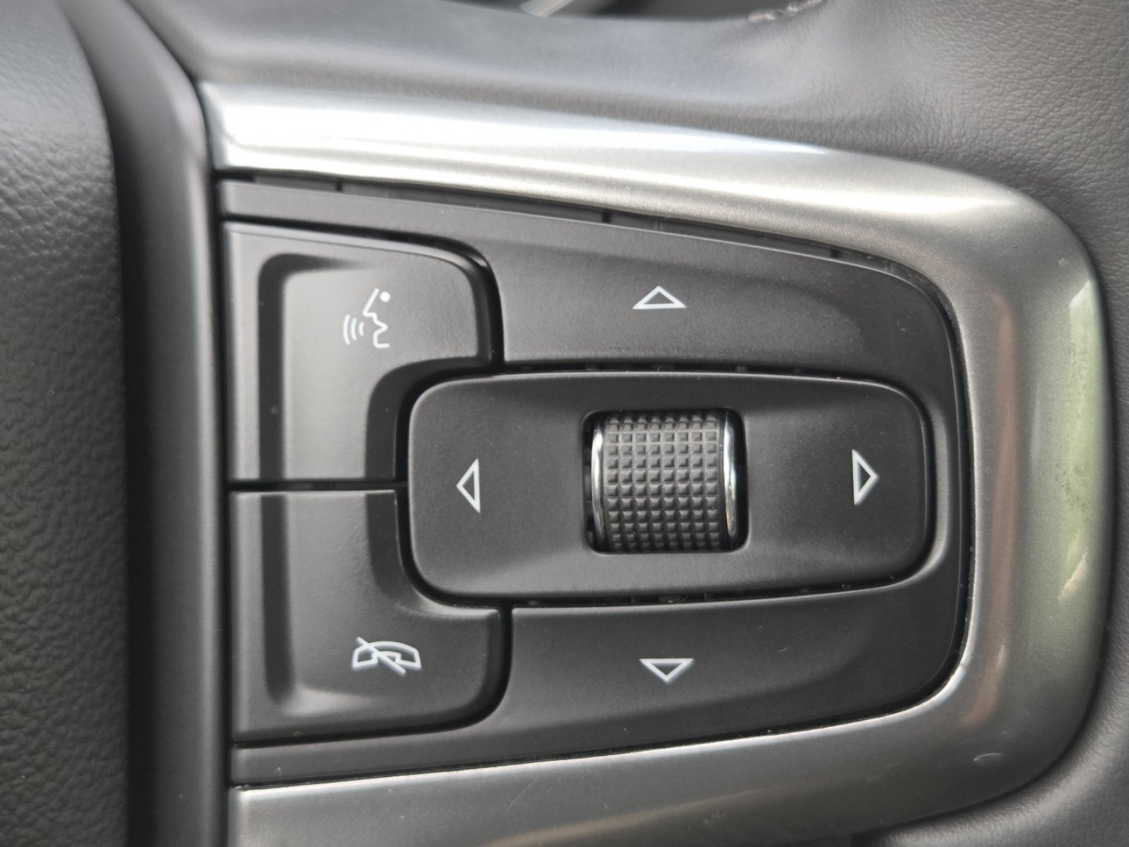 Used 2023 Chevrolet Suburban Premier AWD/4WD image 10