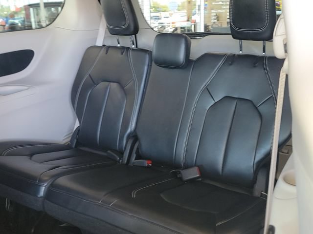 Used 2023 Chrysler Pacifica Touring-L FWD image 11