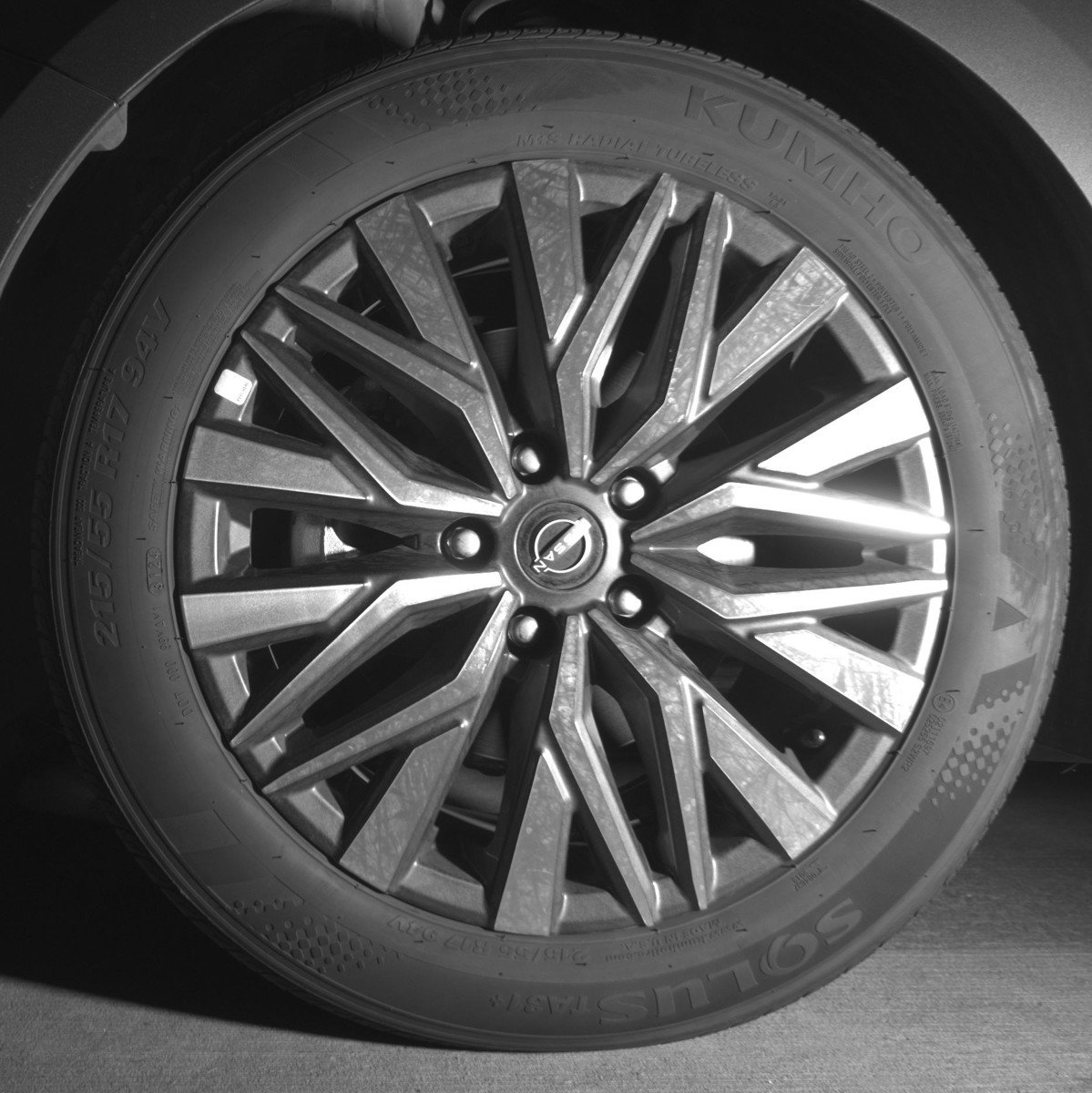 Used 2025 Nissan Altima 2.5 SV FWD image 12