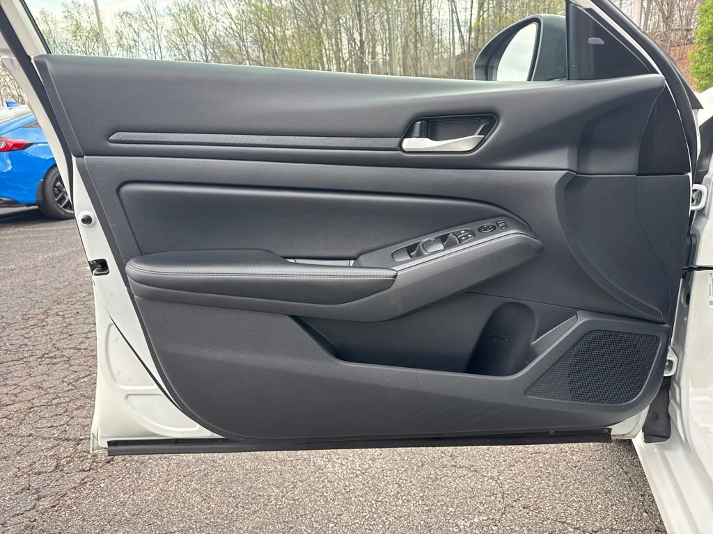Used 2025 Nissan Altima 2.5 SV image 21