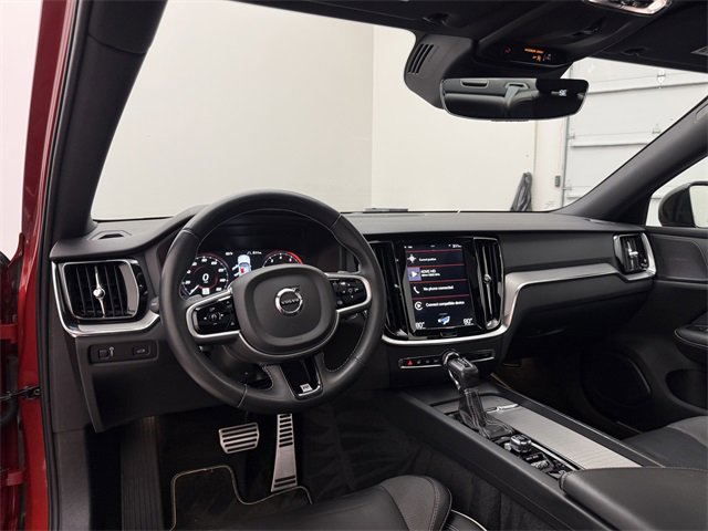 Used 2019 Volvo S60 T5 R-Design image 17