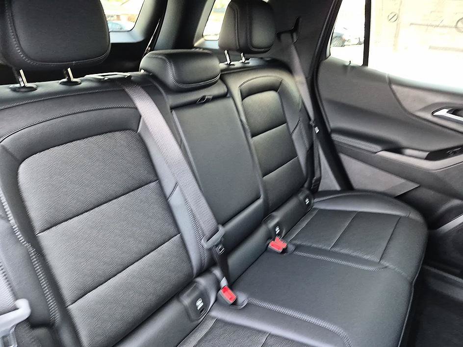 New 2026 Chevrolet Equinox LT w/ Convenience Package II FWD image 30