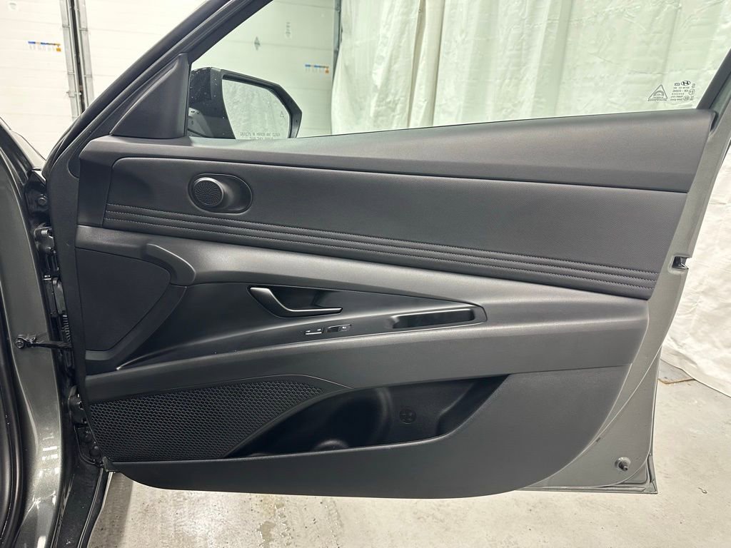 Used 2025 Hyundai Elantra Sport image 52