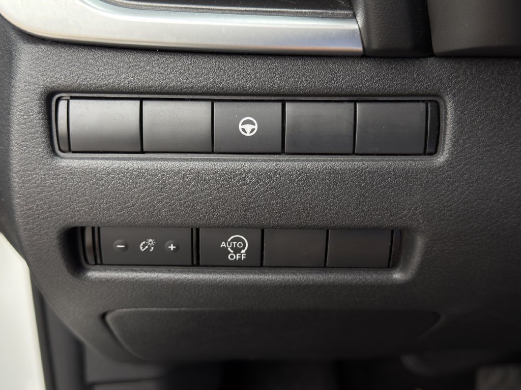 Used 2023 Nissan Rogue SV FWD image 21