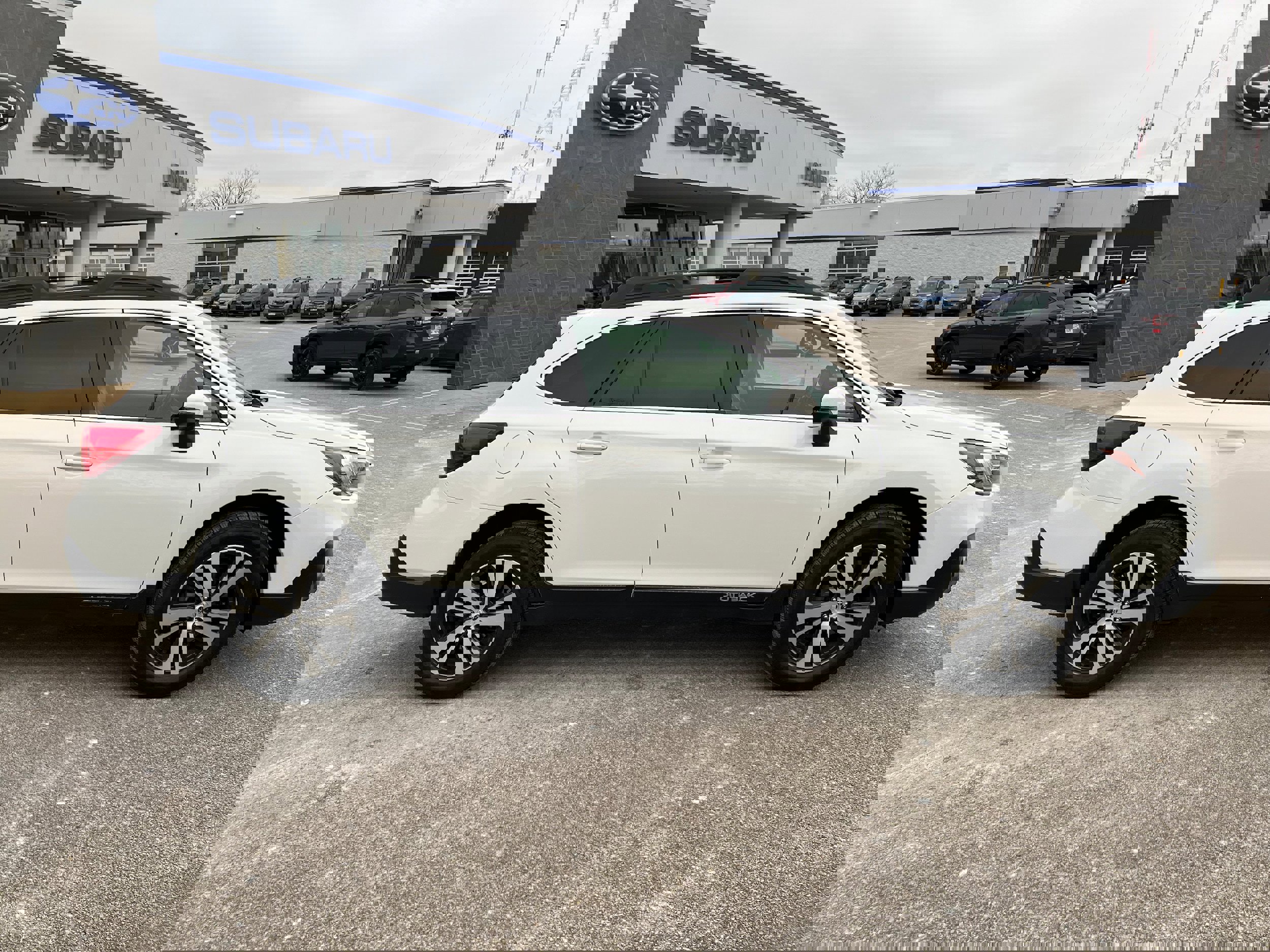 Used 2019 Subaru Outback 3.6R Limited image 8