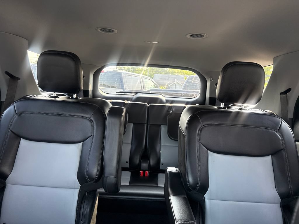 Used 2023 Ford Explorer XLT w/ Equipment Group 202A AWD/4WD image 49