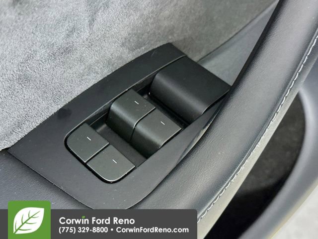 Used 2024 Tesla Model Y Long Range AWD/4WD image 17