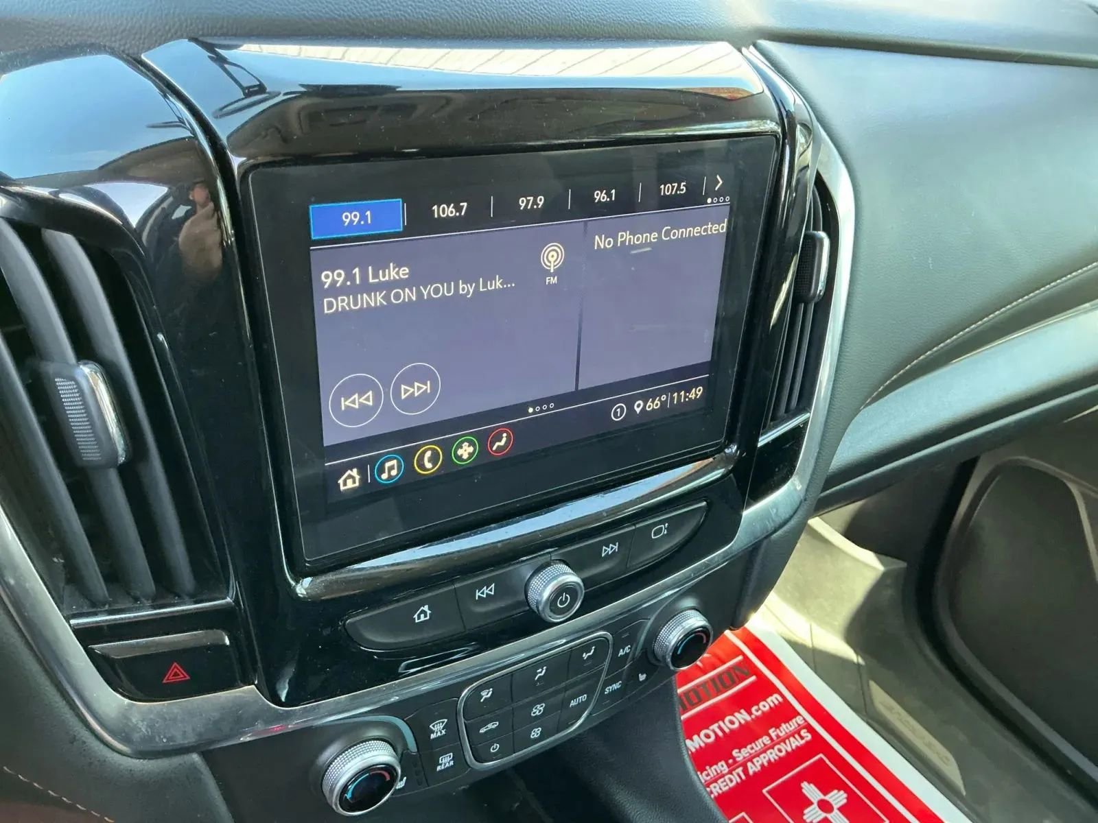 Used 2021 Chevrolet Traverse LT image 31