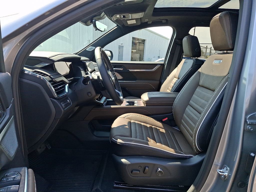Used 2026 GMC Acadia Denali Ultimate w/ LPO, Floor Liner Package image 15