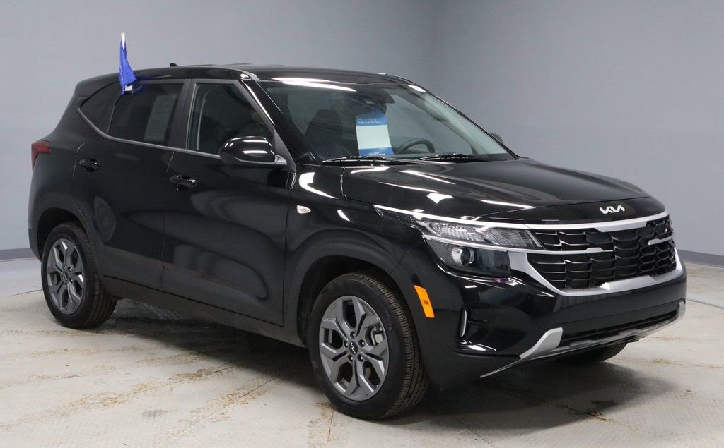 Used 2025 Kia Seltos LX image 1