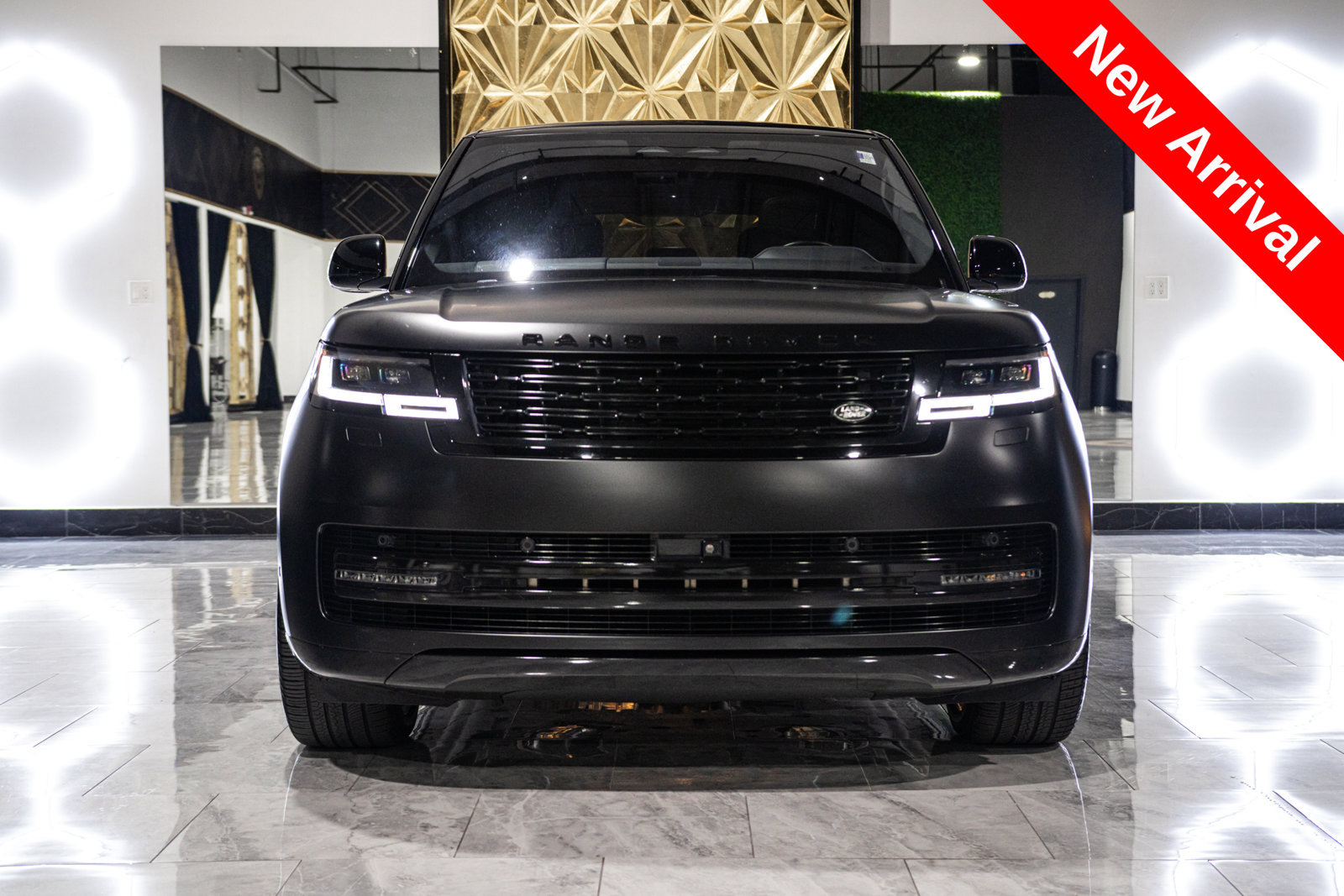 Used 2023 Land Rover Range Rover Long Wheelbase SE AWD/4WD image 3