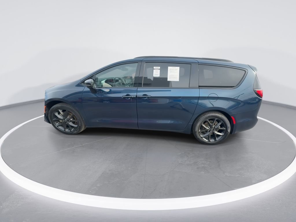 Used 2025 Chrysler Pacifica Limited image 5