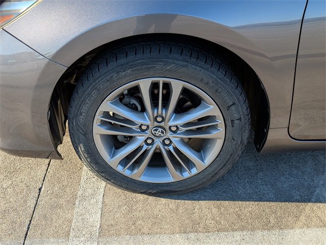 Used 2017 Toyota Camry SE image 9