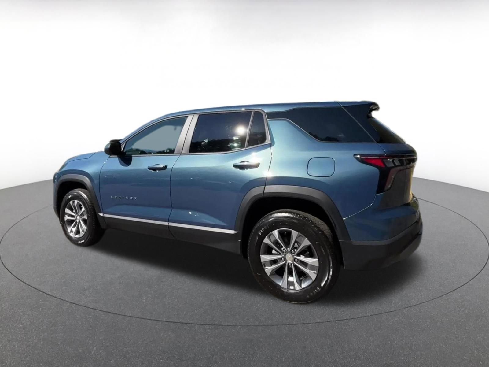 Used 2025 Chevrolet Equinox LT FWD image 10