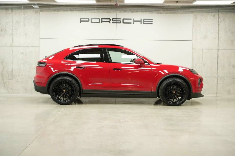New 2026 Porsche Macan 4 Electric AWD/4WD image 8