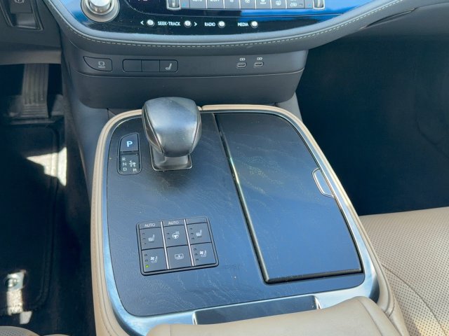 Used 2023 Lexus LS 500 w/ Accessory Package (Z2) RWD image 23