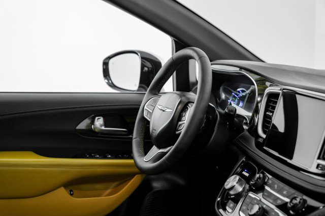 Used 2023 Chrysler Pacifica Pinnacle image 11