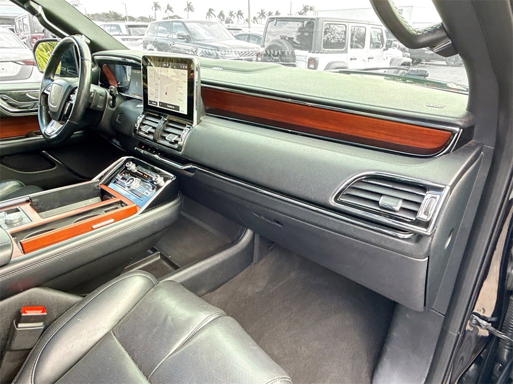 Used 2021 Lincoln Navigator Reserve image 34