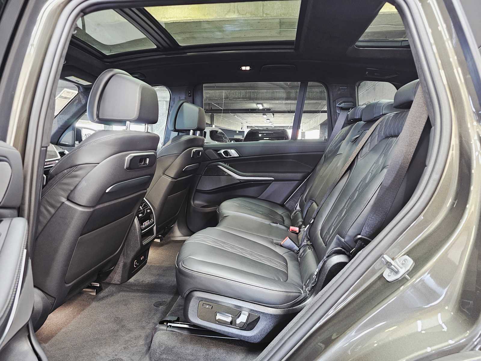 New 2026 BMW X7 M60i image 25