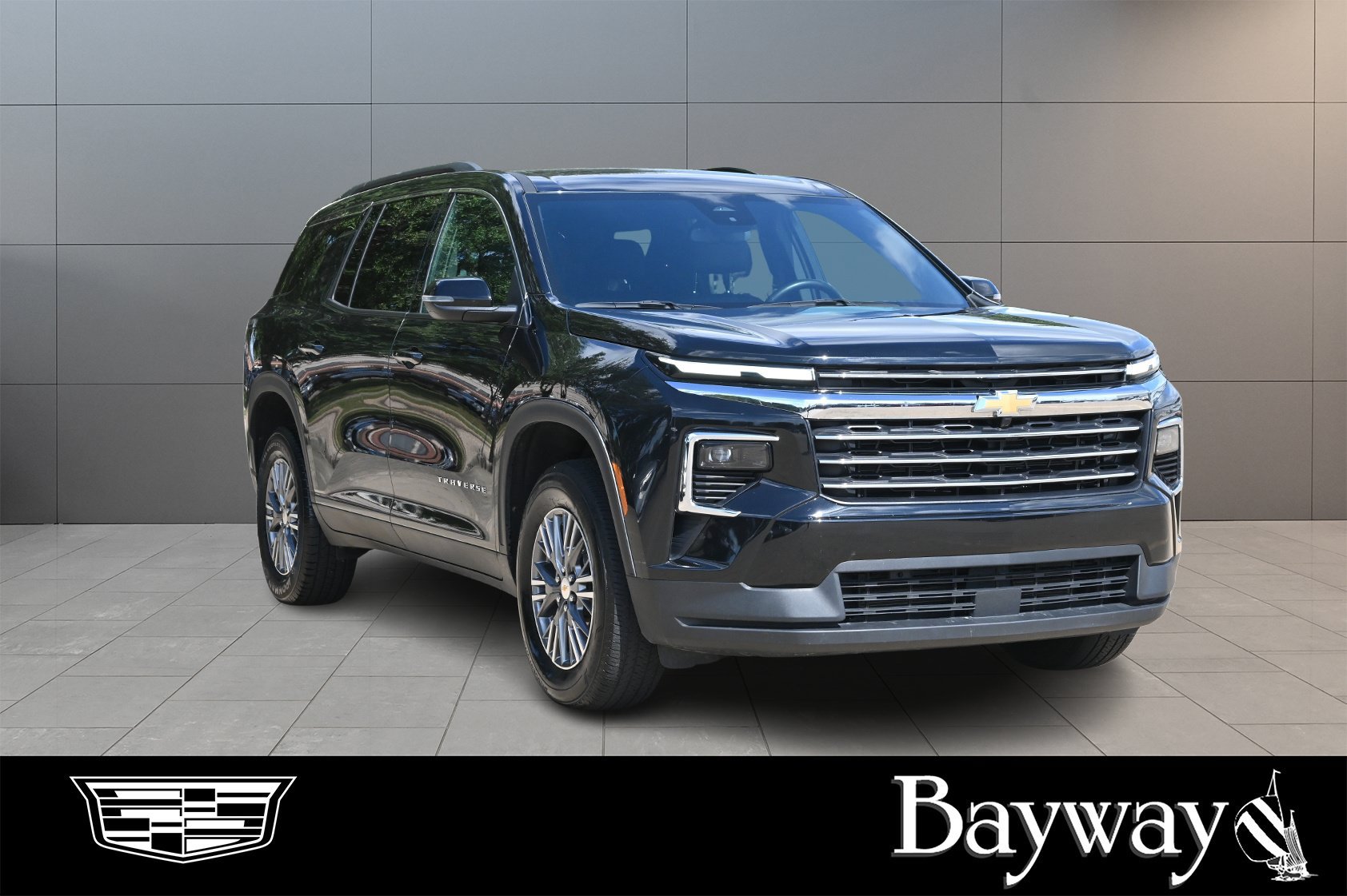 Used 2025 Chevrolet Traverse LT FWD image 4