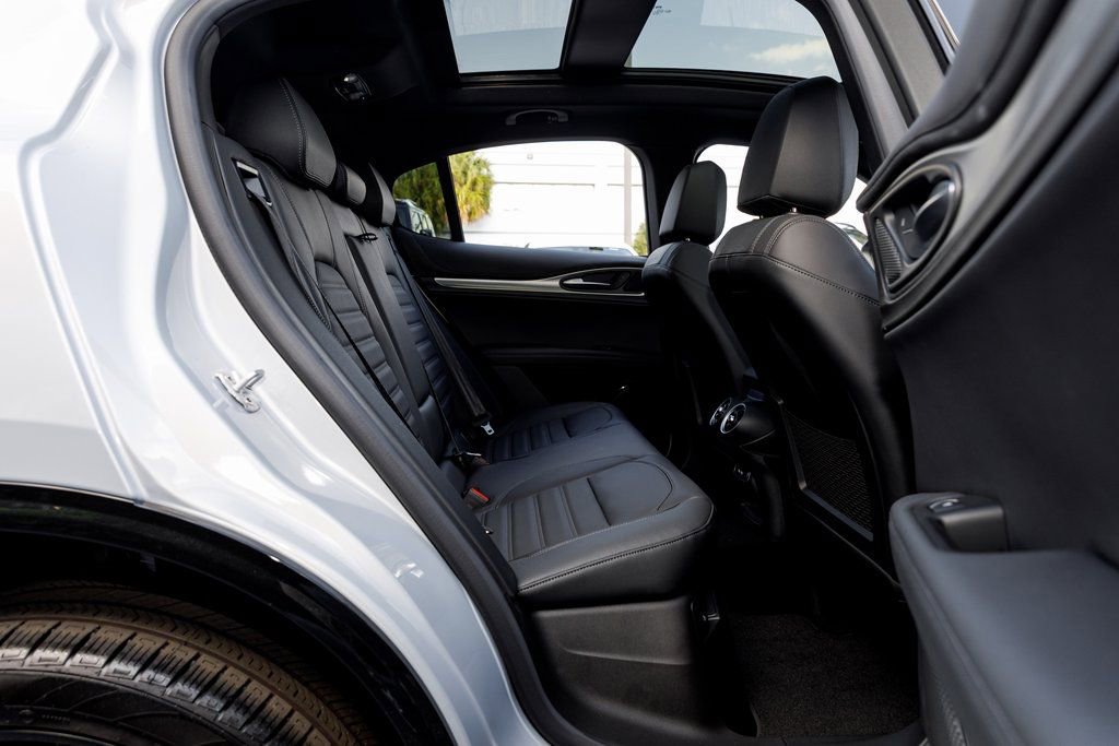 New 2025 Alfa Romeo Stelvio Sprint image 35