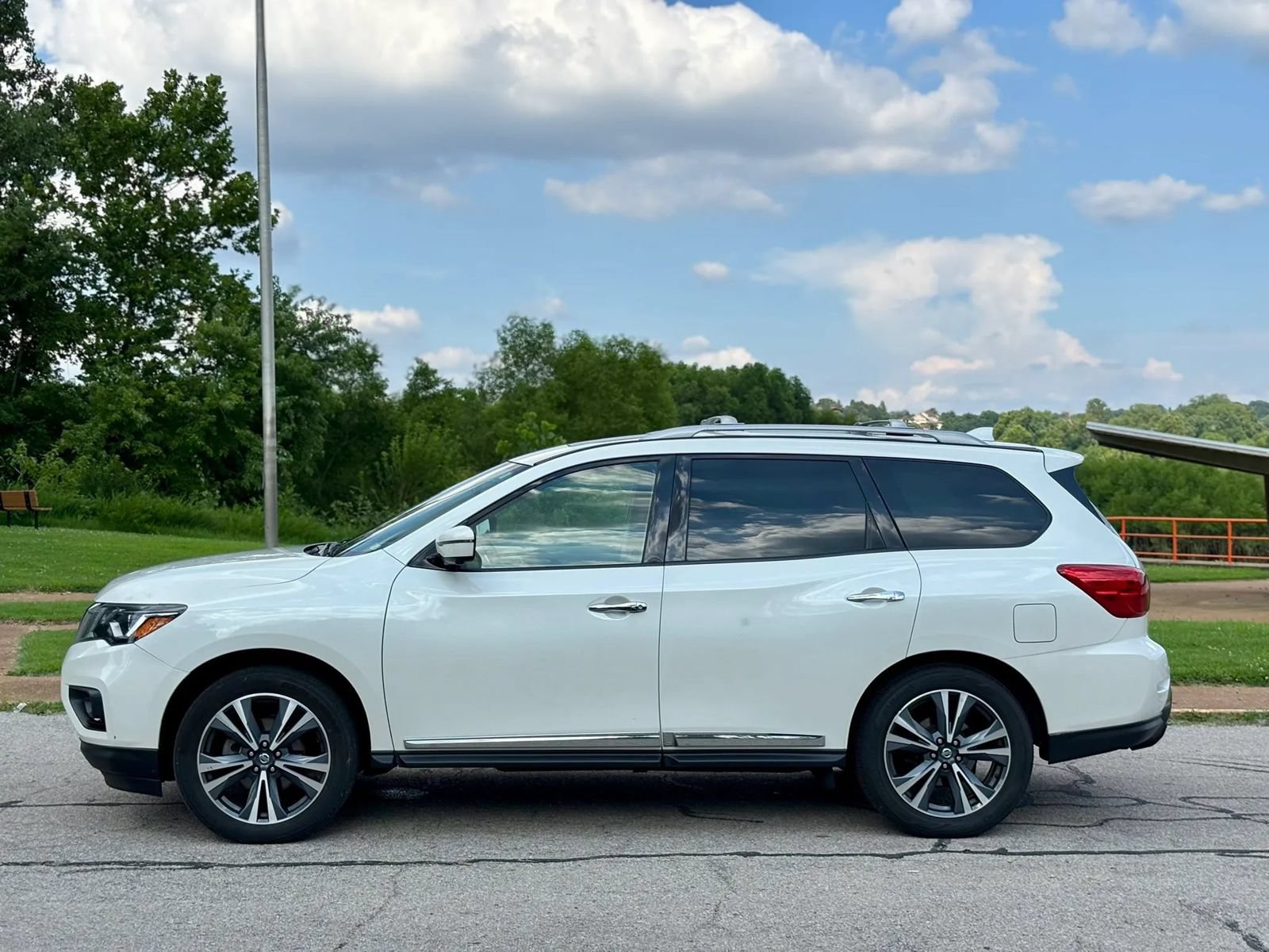 Used 2019 Nissan Pathfinder Platinum AWD/4WD image 8