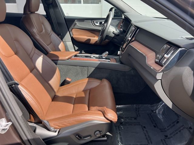 Certified 2025 Volvo XC60 B5 Ultra image 18