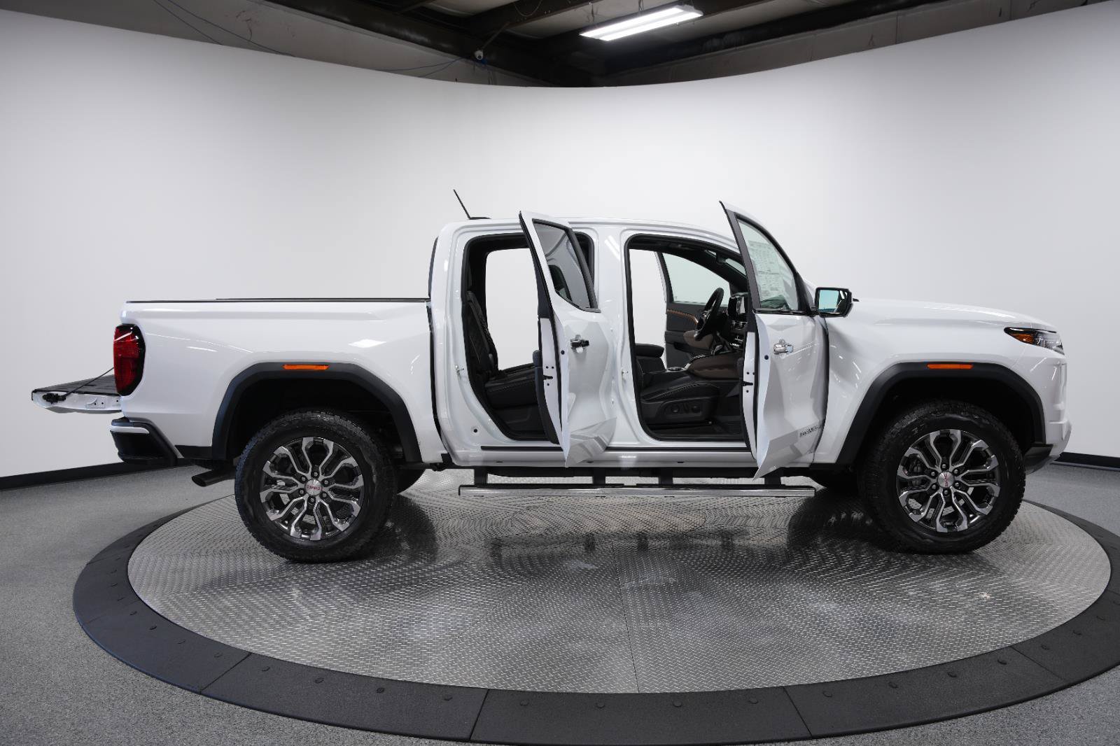 New 2026 GMC Canyon Denali AWD/4WD image 10