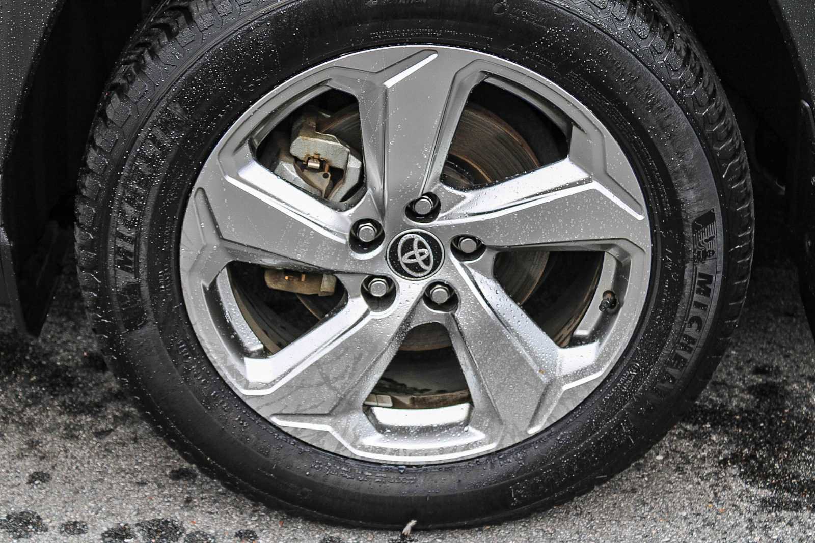 Used 2021 Toyota RAV4 XLE Premium w/ Carpet Mat Package (TMS) image 10