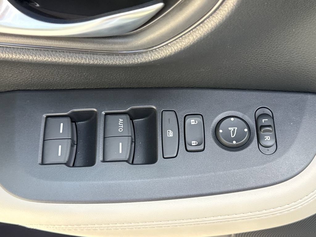 Certified 2026 Honda HR-V LX image 15