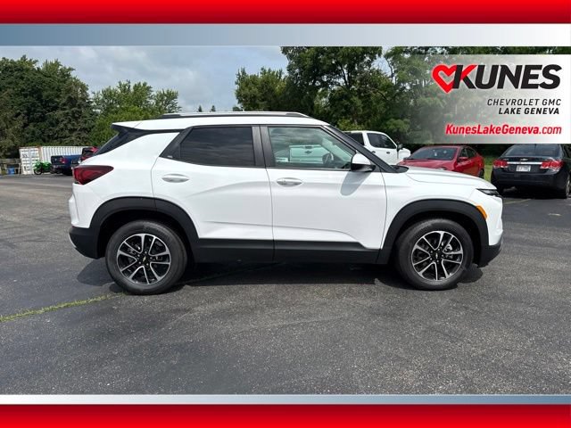 Used 2025 Chevrolet TrailBlazer LT FWD image 3
