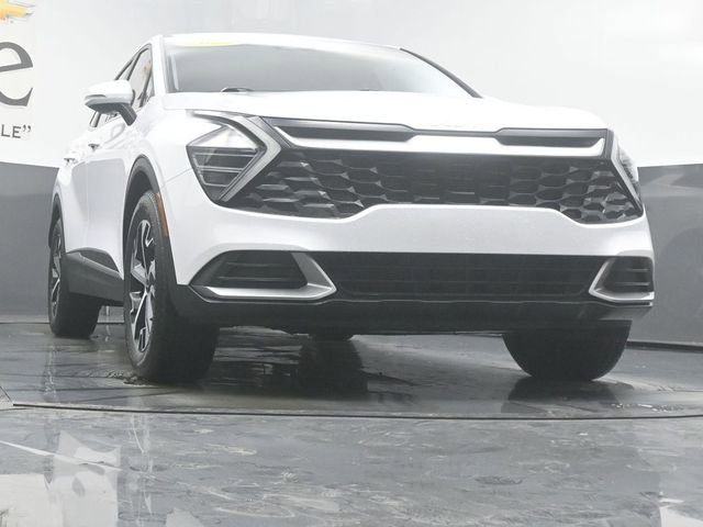 Used 2025 Kia Sportage EX image 3