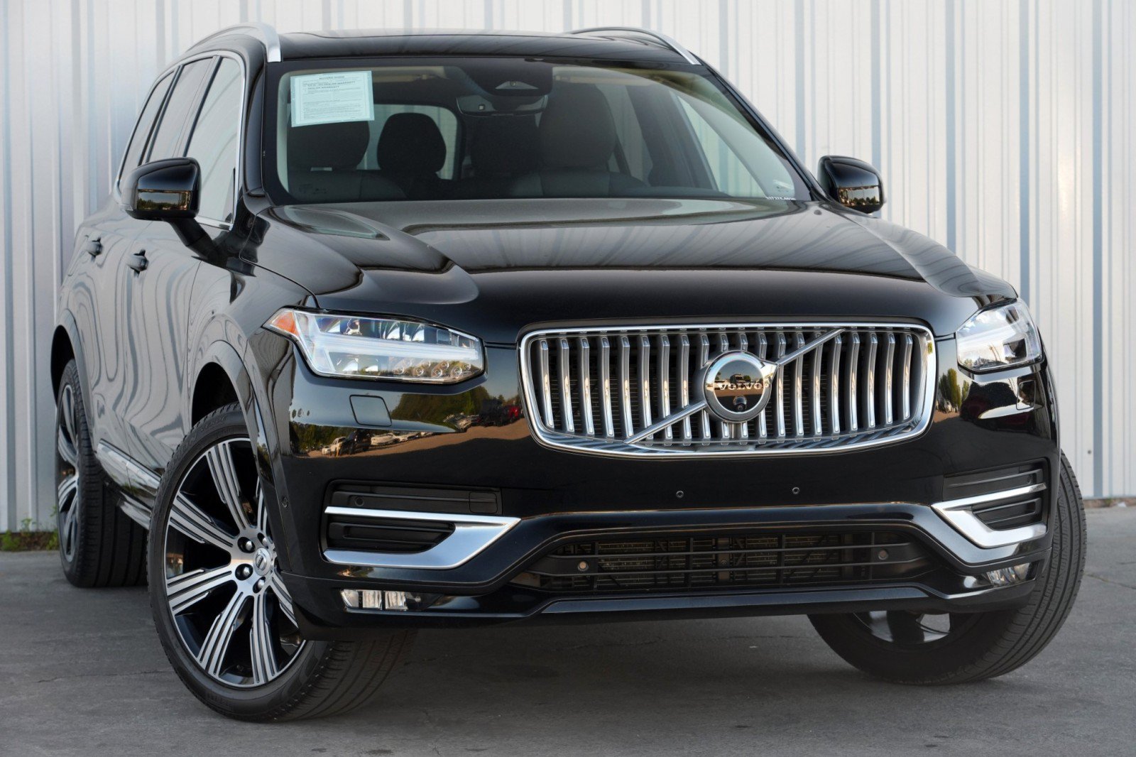 Used 2025 Volvo XC90 B6 Plus w/ Protection Package Premier AWD/4WD image 4