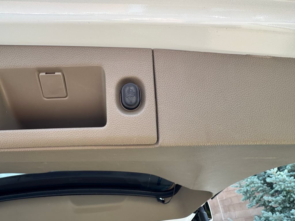 Used 2019 Chevrolet Tahoe Premier AWD/4WD image 14