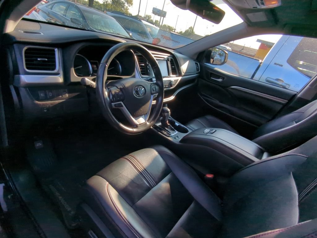 Used 2019 Toyota Highlander SE AWD/4WD image 7