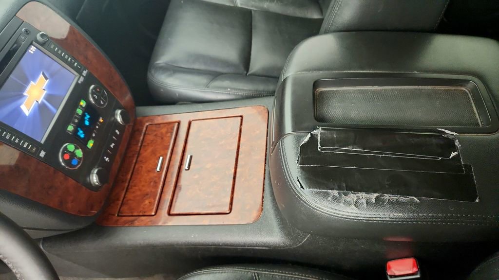 Used 2013 Chevrolet Suburban LTZ image 18