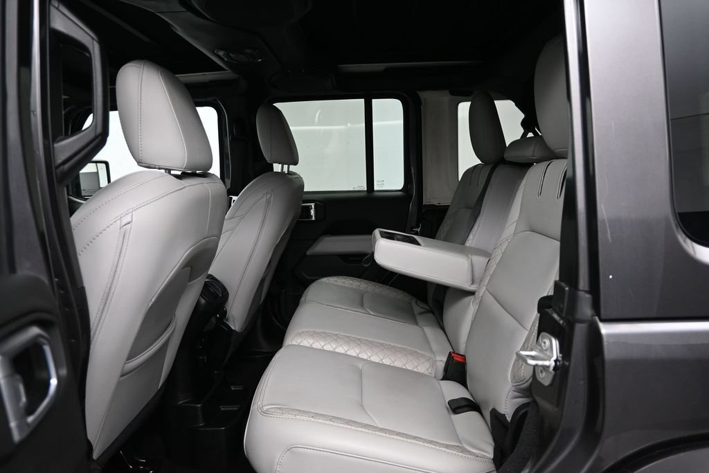 Used 2021 Jeep Wrangler Unlimited Sahara AWD/4WD image 13