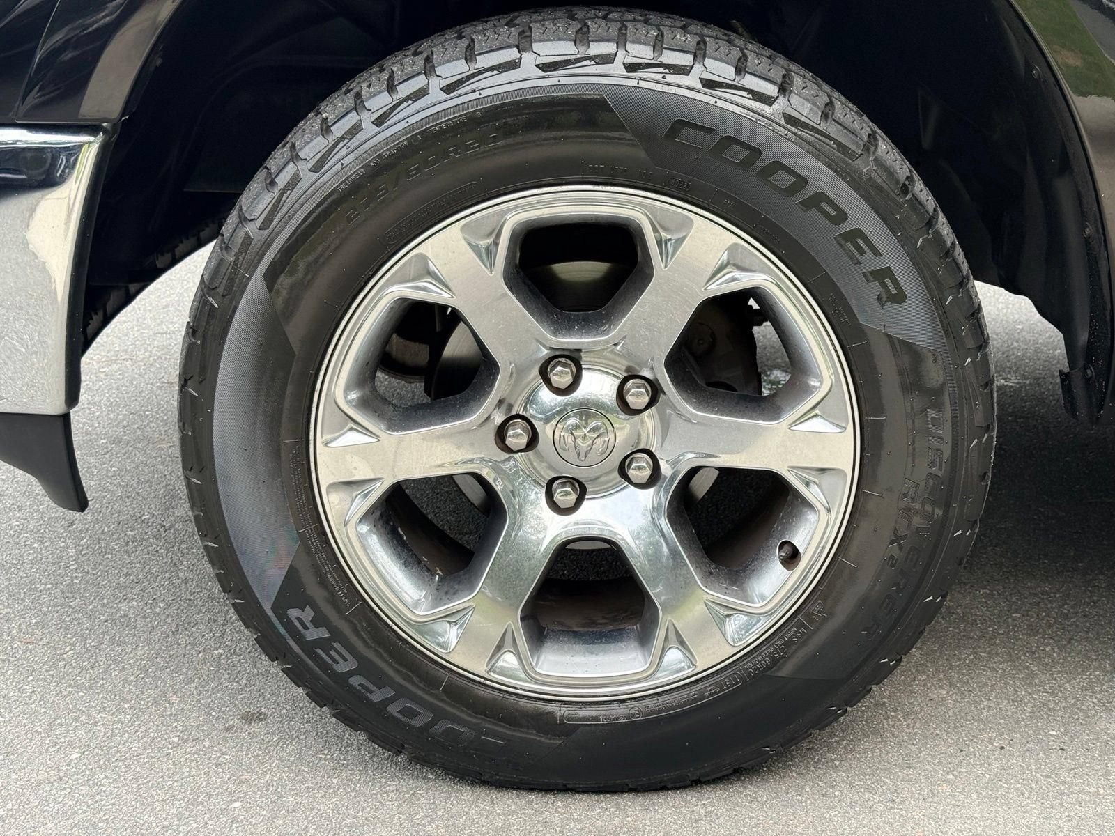 Used 2018 RAM 1500 Laramie w/ Convenience Group AWD/4WD image 17