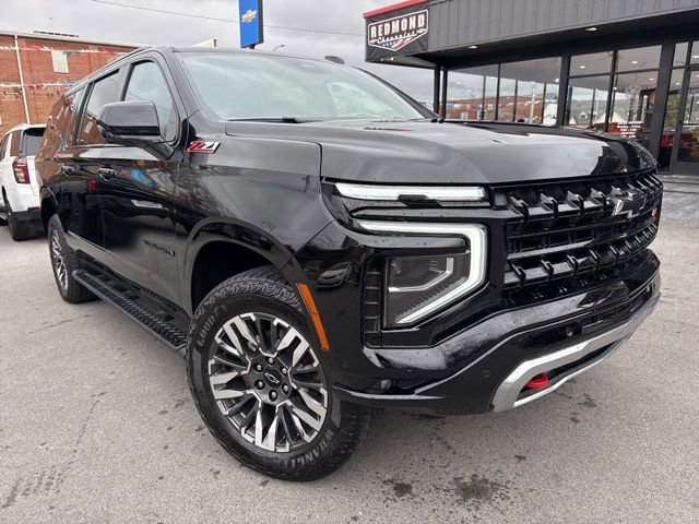 Used 2025 Chevrolet Suburban Z71 image 3