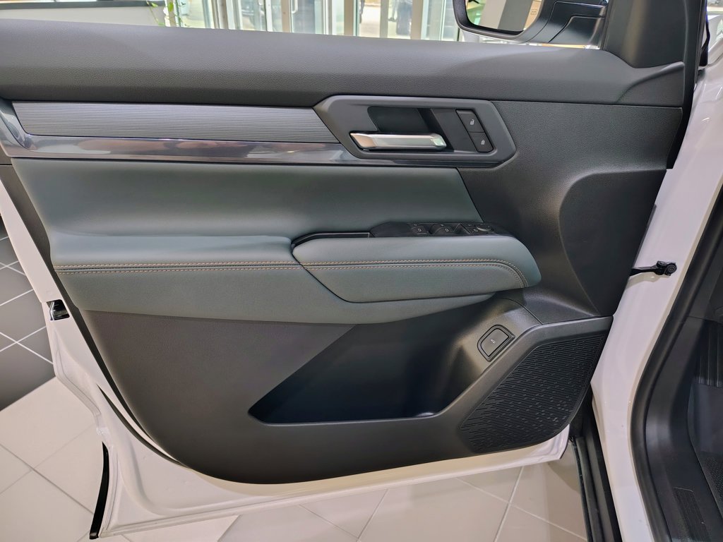New 2026 GMC Terrain AT4 w/ Technology Package II AWD/4WD image 17