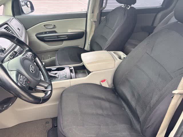 Used 2017 Kia Sedona LX w/ LX Essentials Premium Package FWD image 11