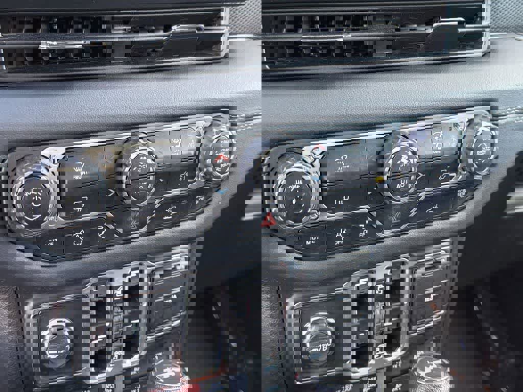 Used 2024 Jeep Wrangler Unlimited Rubicon image 16