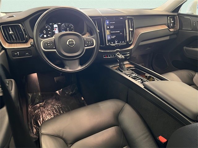 Used 2021 Volvo XC60 T5 Momentum w/ Premium Package image 20