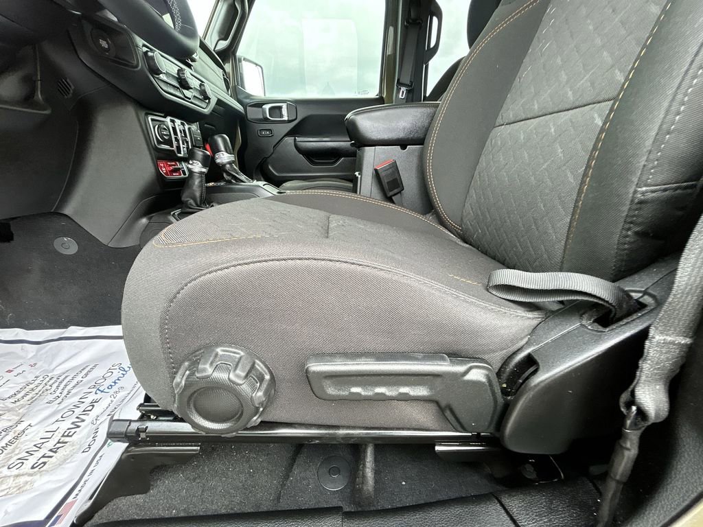 Used 2025 Jeep Gladiator Mojave AWD/4WD image 18
