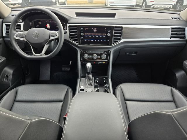 Used 2023 Volkswagen Atlas SE image 2